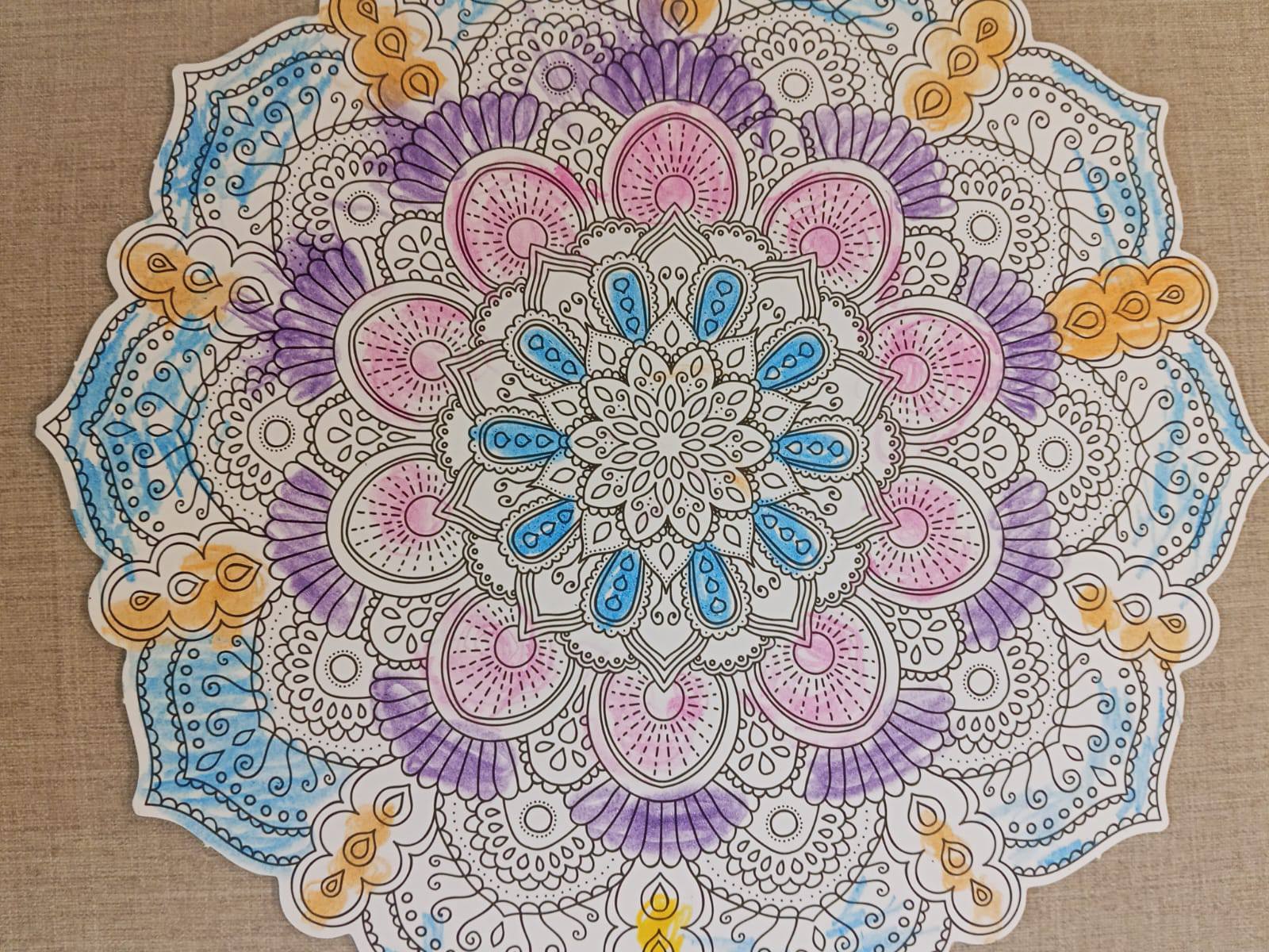 Pokolorowana mandala — terapia przez sztukę